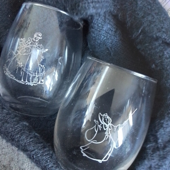N.I.B. DISNEY PRINCESS STEMLESS WINE GLASSES - Picture 2 of 2